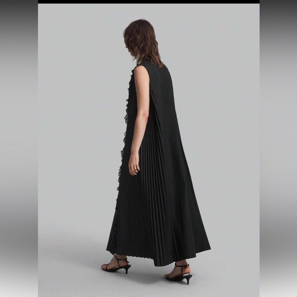 Elegant Black Pleated Dress - Picture 8 of 8